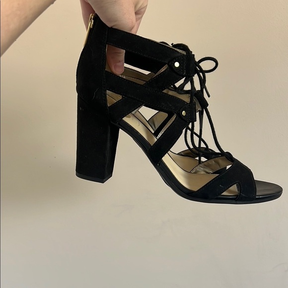 Sophisticated Black Stiletto Heels with Strappy Design - Picture 4 of 12
